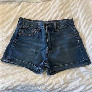 American Eagle mom short